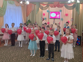 Под крылом материнской любви Под крылом материнской любви.