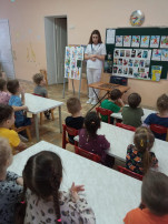 Знакомимся с профессией врача Знакомимся с профессией врача.