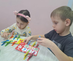 Занятия с логопедом Занятия с логопедом.