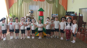 День космонавтики в средней группе "Буратино" День космонавтики в средней группе "Буратино".