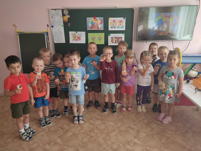 Лицо клоуна Лицо клоуна.