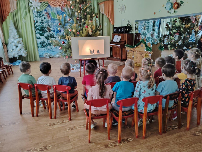 В лесу родилась ёлочка В лесу родилась ёлочка.